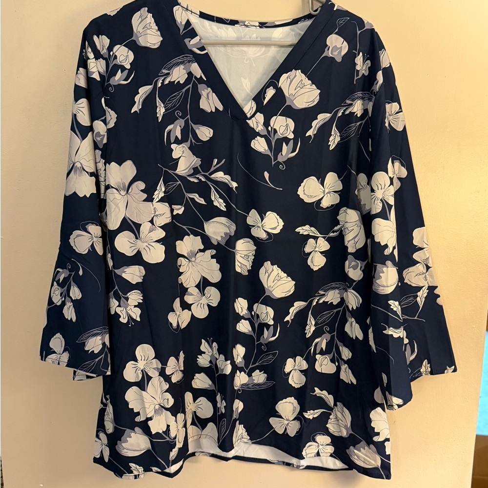 Floral V-Neck Women's Top - Navy and White